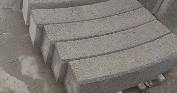 浙江芝麻白弧形路牙石