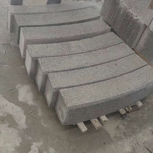 浙江芝麻白弧形路牙石