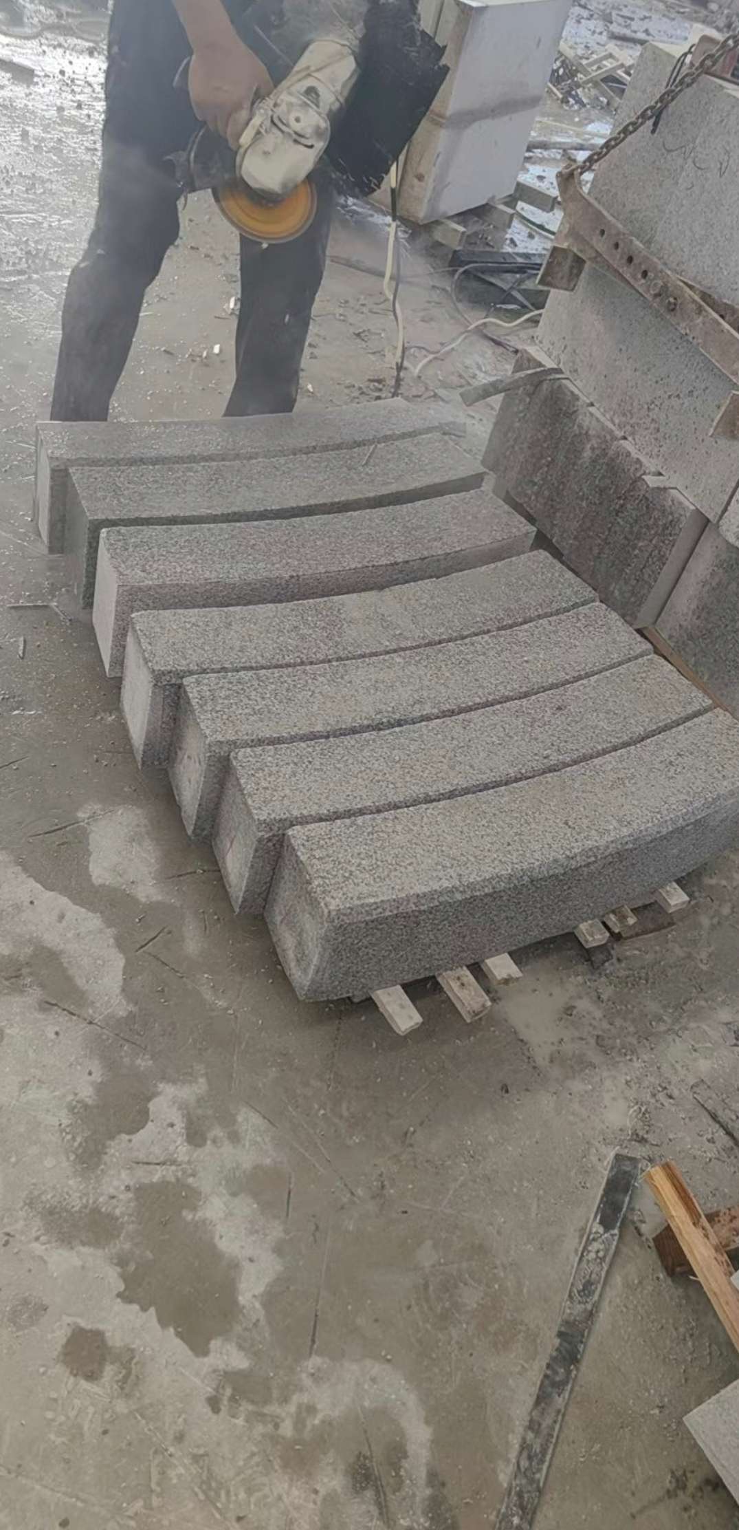 浙江芝麻白弧形路牙石